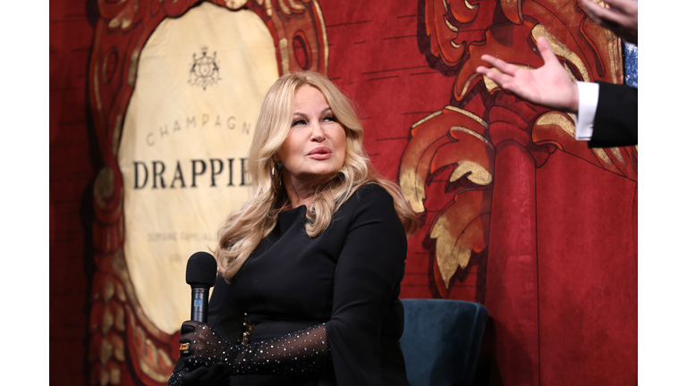 Hasty Pudding Theatricals Honors Jennifer Coolidge As 2023 Woman Of The Year