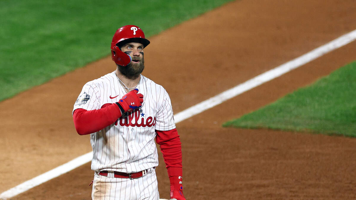 Phillies star Bryce Harper signs, gives away his own shoe to fan at airport  