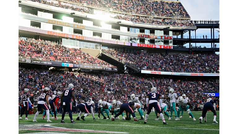 Miami Dolphins v New England Patriots