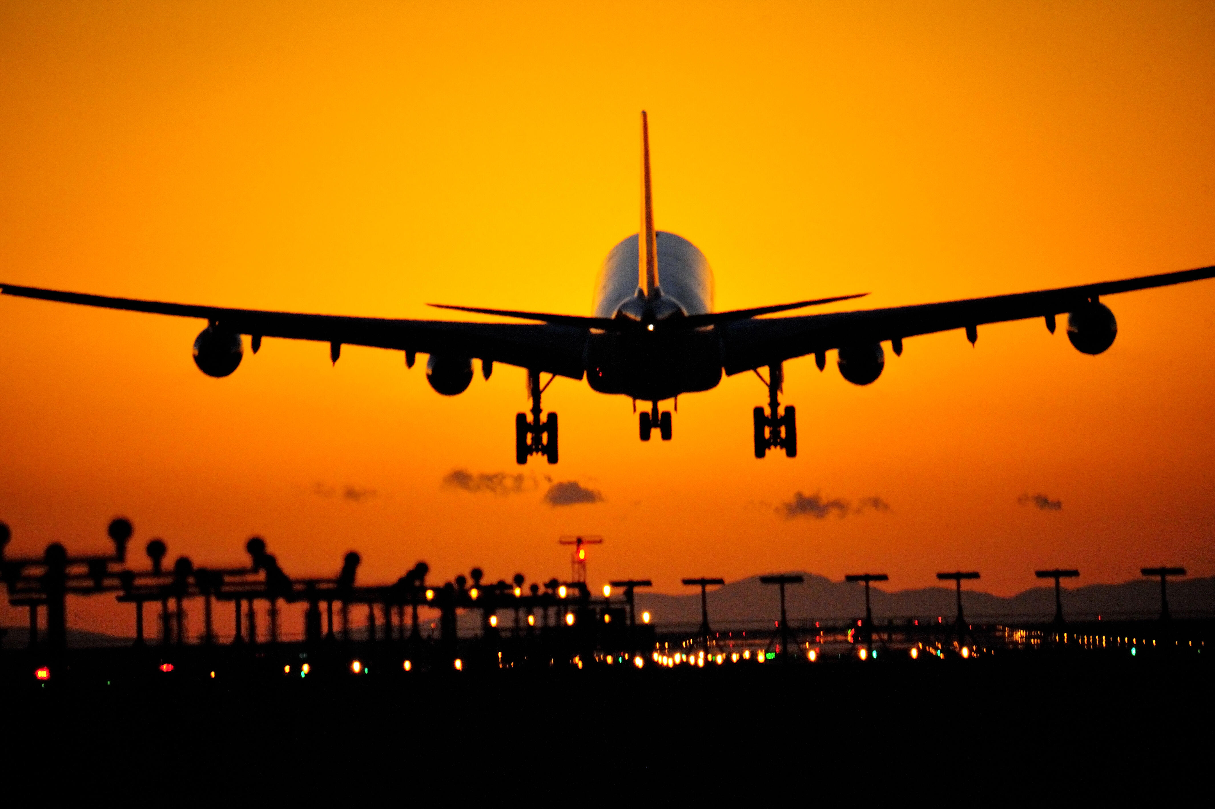 Воздушный транспорт. Aircraft landing in Airport. Landing plane on the Airport. DXB Airport plane landing.