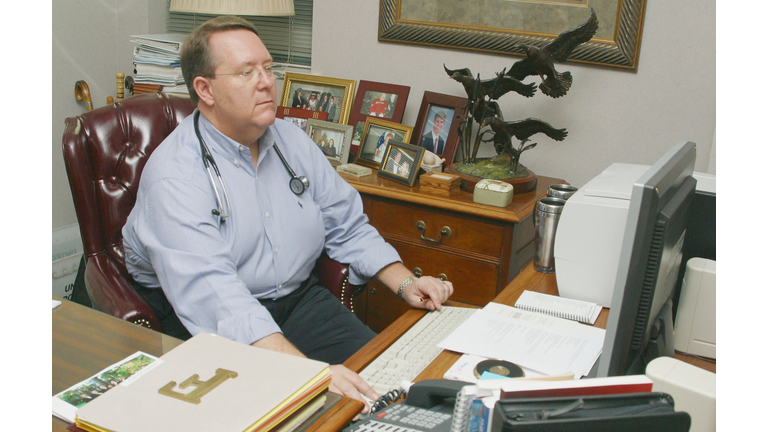 Obese Doctor Works At Helping Himself And Others Regain A Healthy Lifestyle