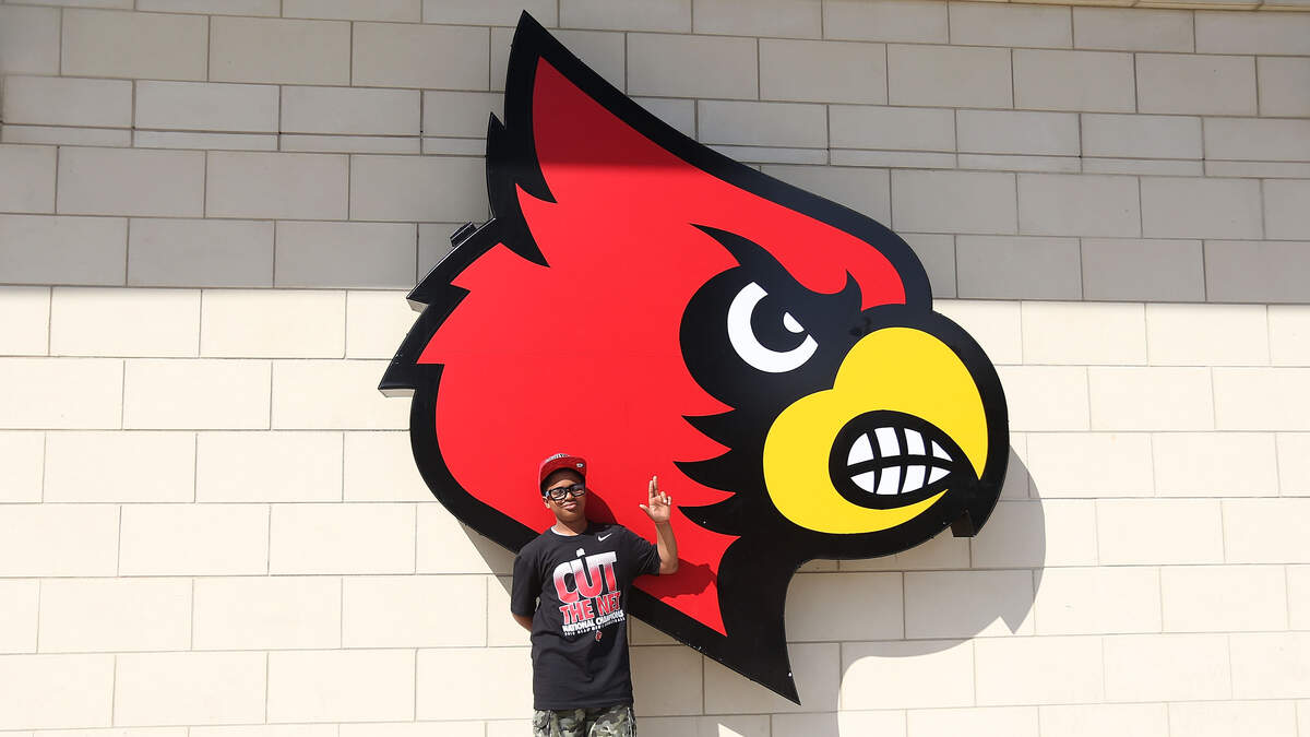 Performing Dog Poops on Court During Halftime Show at Louisville Basketball  Game