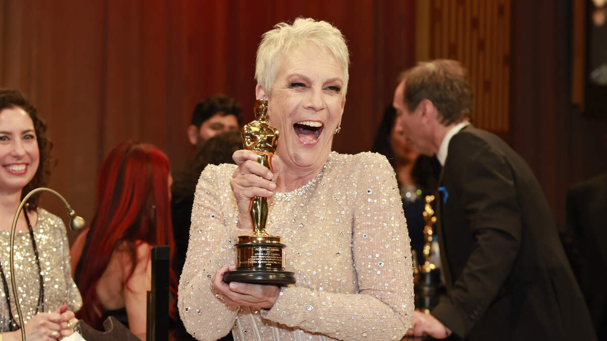 Jamie Lee Curtis' Stunned Reaction to Winning Her First Oscar Was the