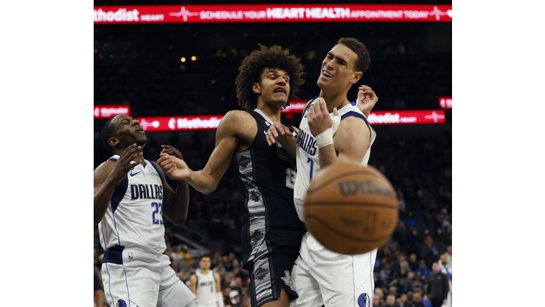 Dallas Mavericks v San Antonio Spurs