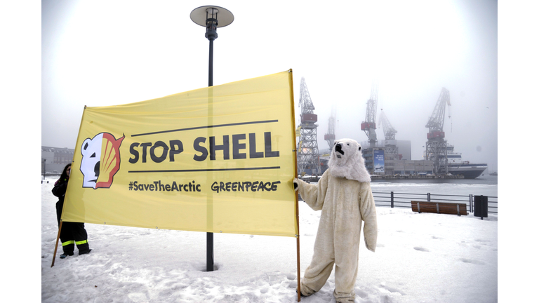 Greenpeace activists demonstrate on Marc