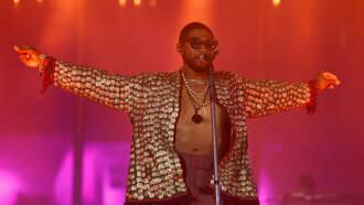 Usher Interrupts His Las Vegas Show To Give Queen Latifah Her Flowers 