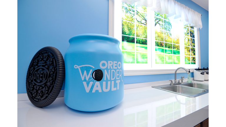 The OREO Wonder Vault Resurfaces In LA To Reveal OREO Choco Chip Flavored Cookies