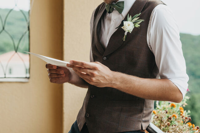 The groom holds an oath in his hands