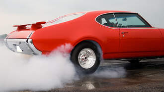 Dog Walker Tries To Stop Truck Doing Donuts In Oakland Intersection