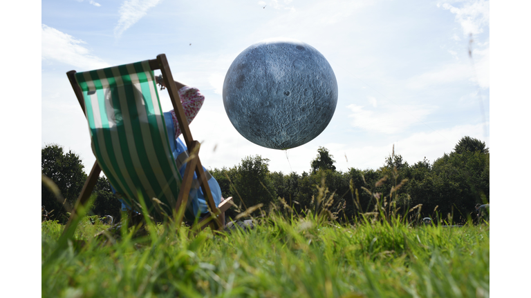 BRITAIN-BALLOON-OFFBEAT
