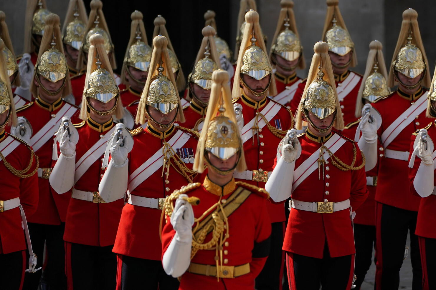 WATCH King's Guard Screams At Tourist Taking A Photo With Him iHeart