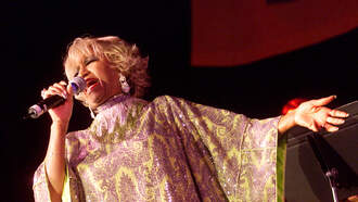 Aqui CELIA CRUZ explica de donde viene el famoso dicho "AZUCAR!"