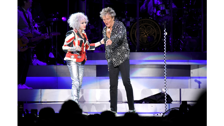 Rod Stewart & Cyndi Lauper In Concert - New York City