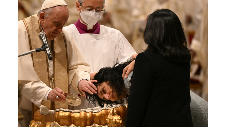 VATICAN-RELIGION-POPE-EASTER-VIGIL