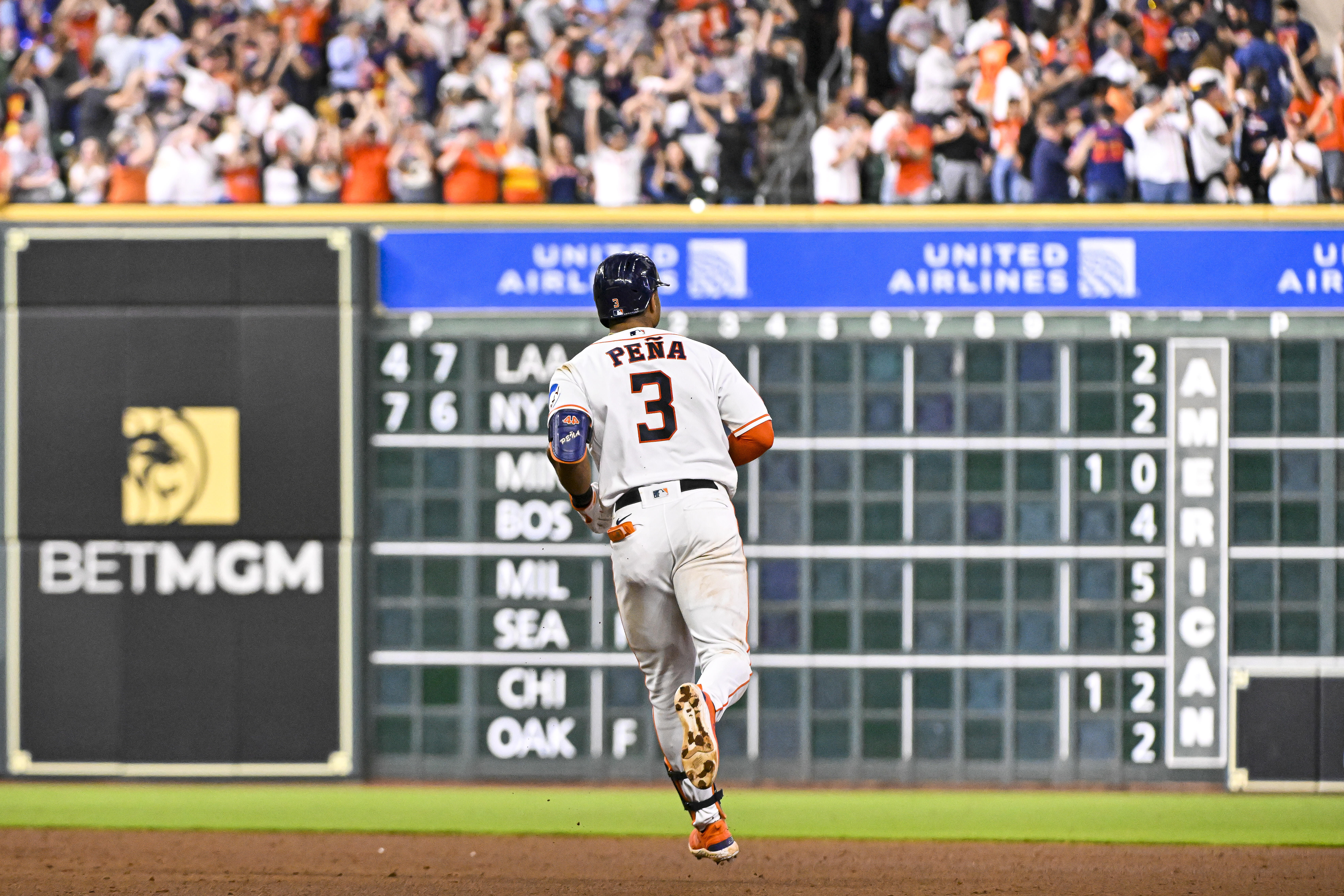 Astros Finish Strong To Take Down Blue Jays | IHeart