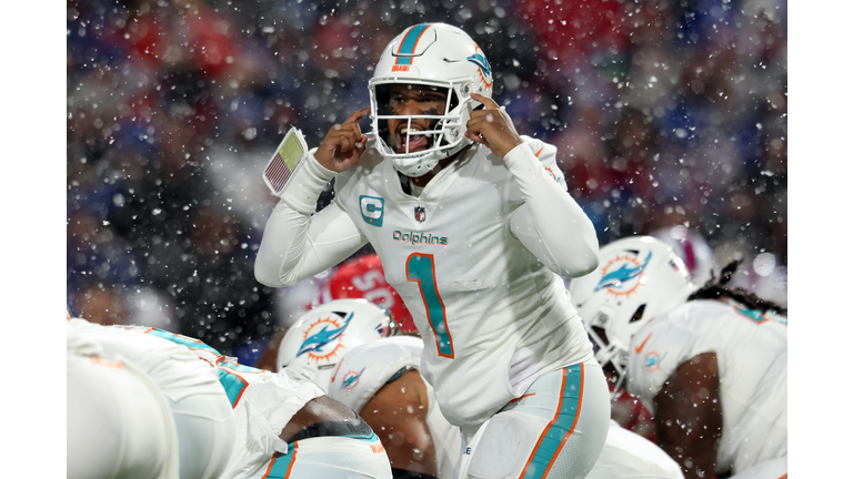 Miami Dolphins v Buffalo Bills