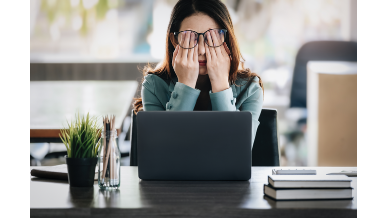 Concept Burnout Syndrome. Business Woman feels uncomfortable working. Which is caused by stress, accumulated from unsuccessful work And less resting body. Consult a specialist psychiatrist.