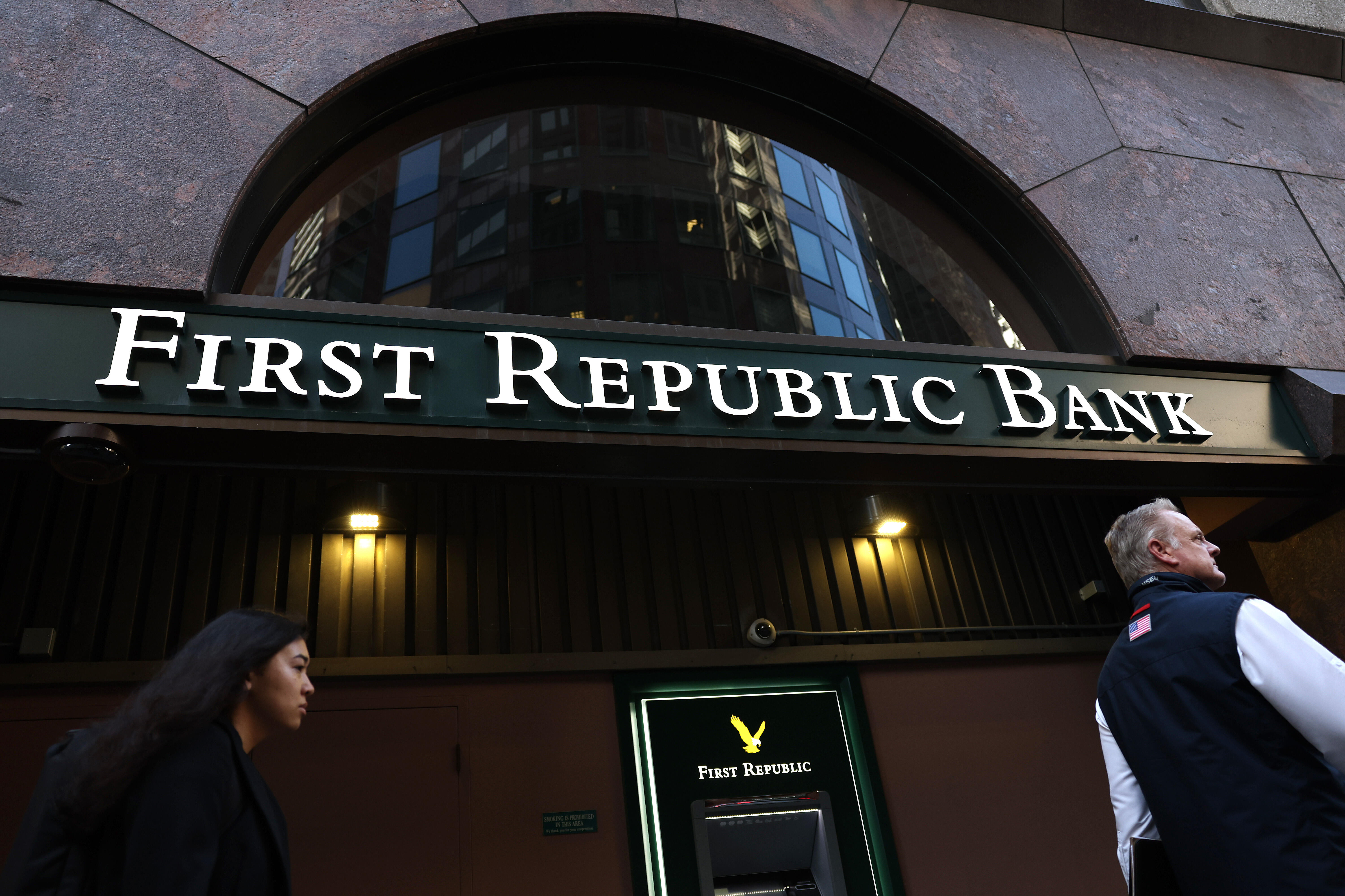 1 first bank. Банк Америки. First Republic Bank. Федеральный резервный банк Нью-Йорка. Коммерческие банки США.