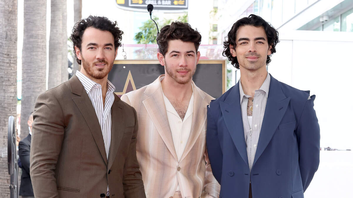 Join the Jonas Brothers on the road with Waze