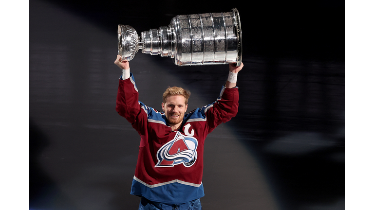 Chicago Blackhawks v Colorado Avalanche