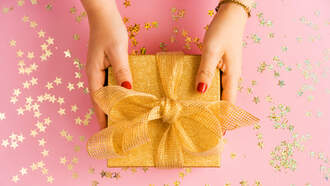 Quickly Learn To Wrap Presents