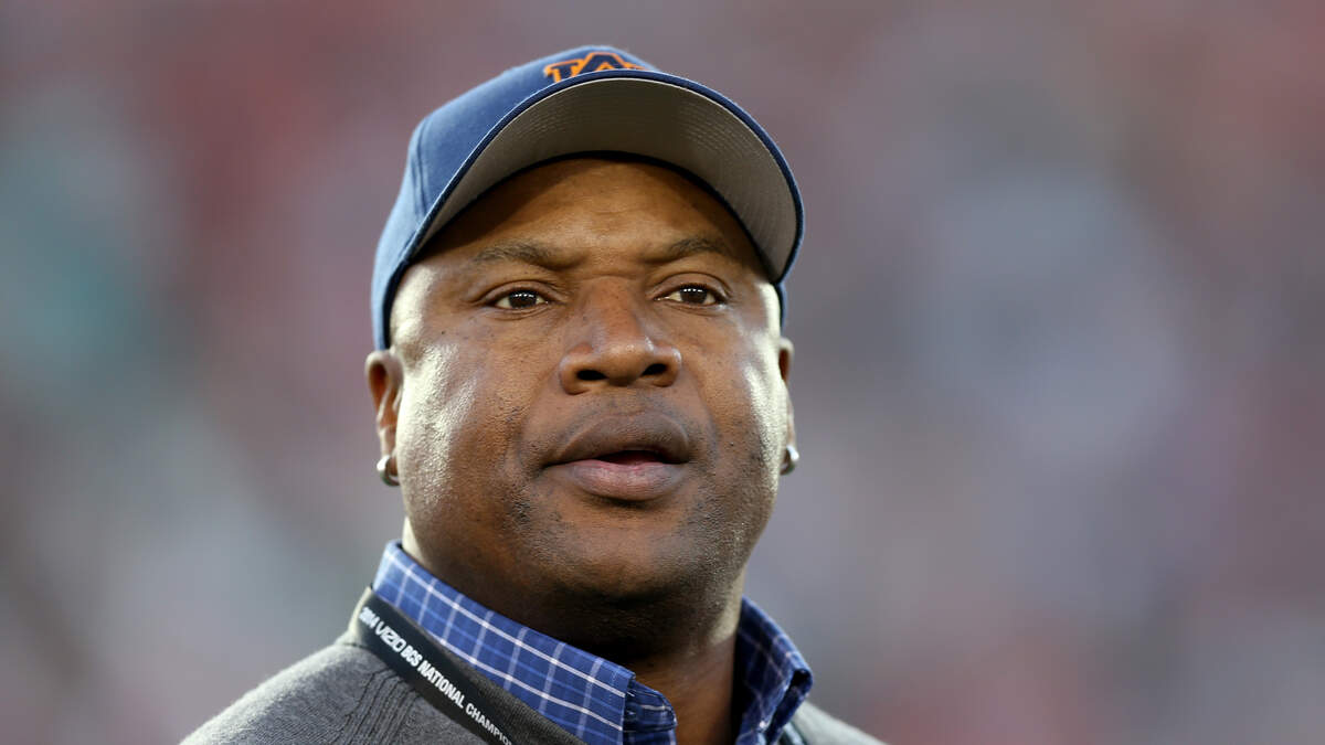 Bo Jackson 'smelled ass of porcupine' to try to cure hiccup hell