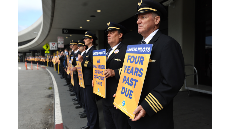 United Airlines Pilots Picket At Airports Across The Nation