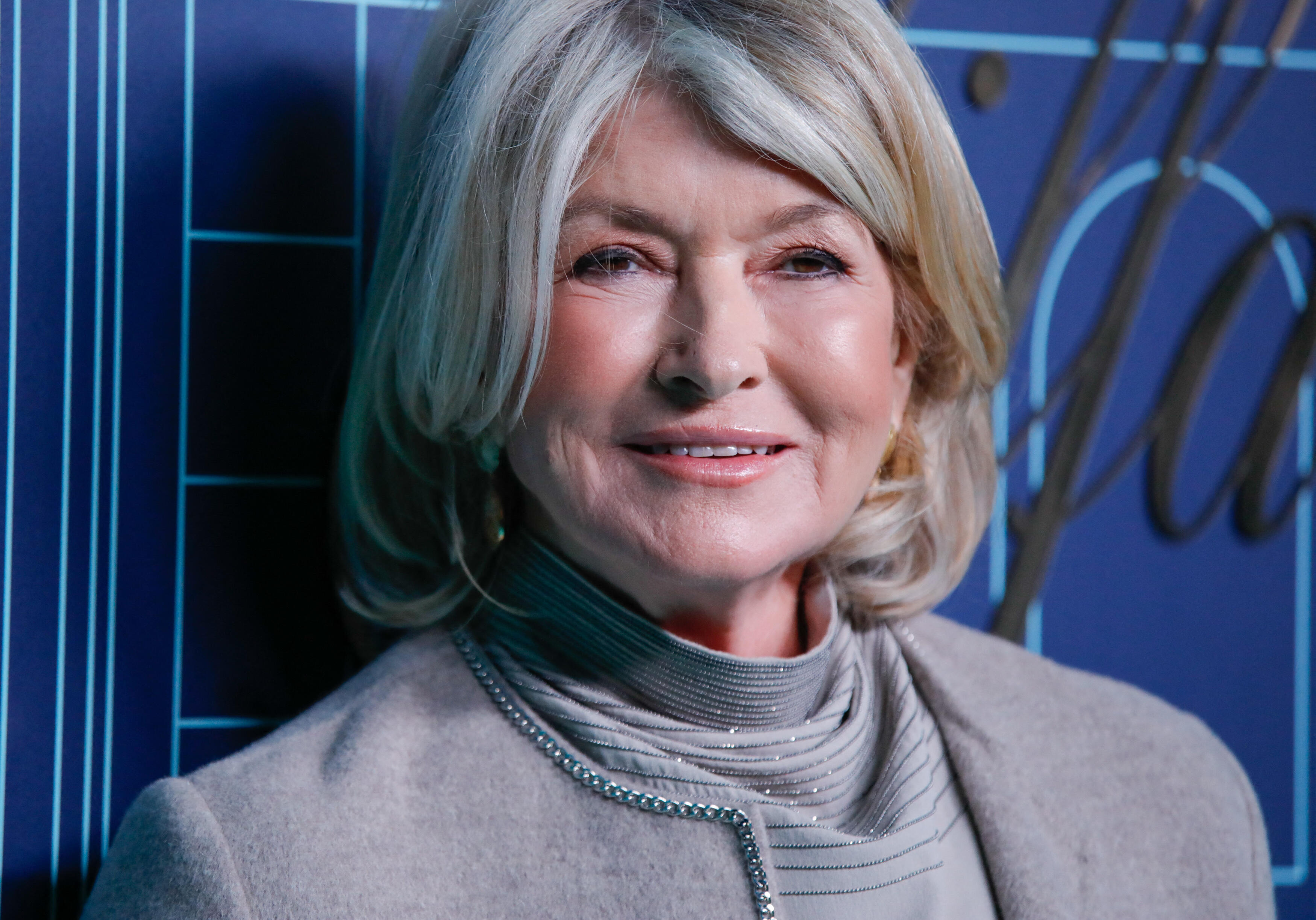 Martha Stewart, 81, Is Oldest SI Swimsuit Issue Cover Model In History ...