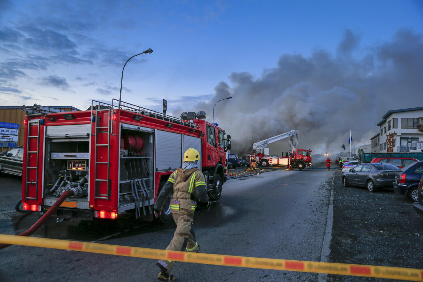 Firefigher running to fire scene