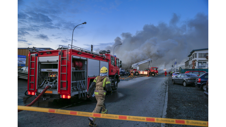 Firefigher running to fire scene