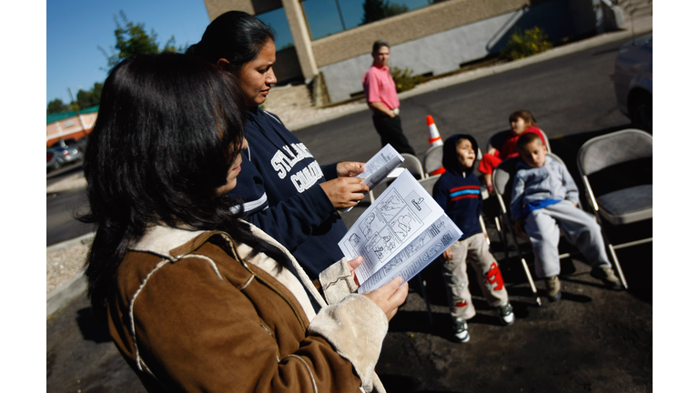 Mobile Medical Clinic Treats Mexican Immigrants In Denver