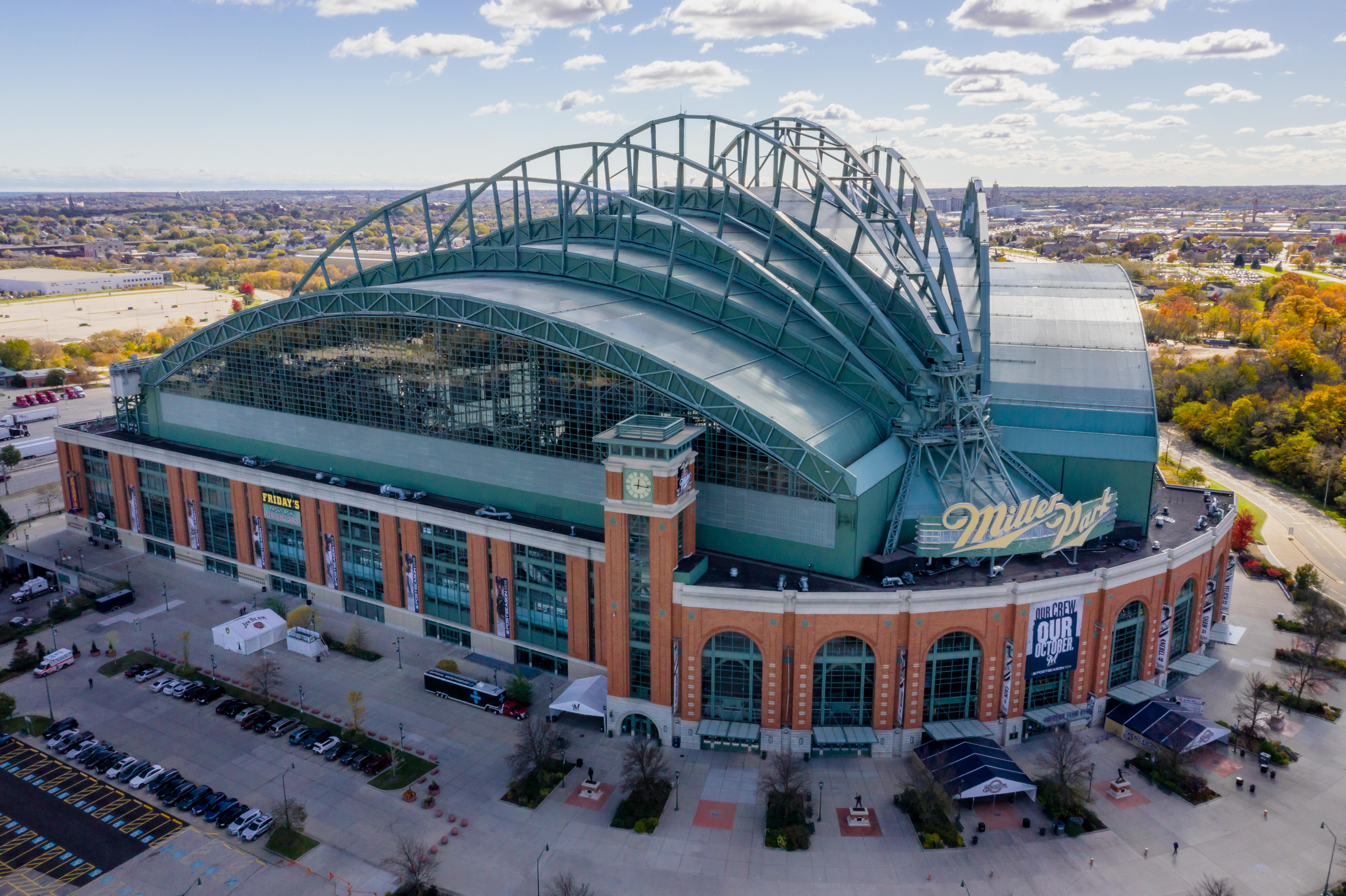 Milwaukee Brewers take over Miller Park shops; cut prices, add items