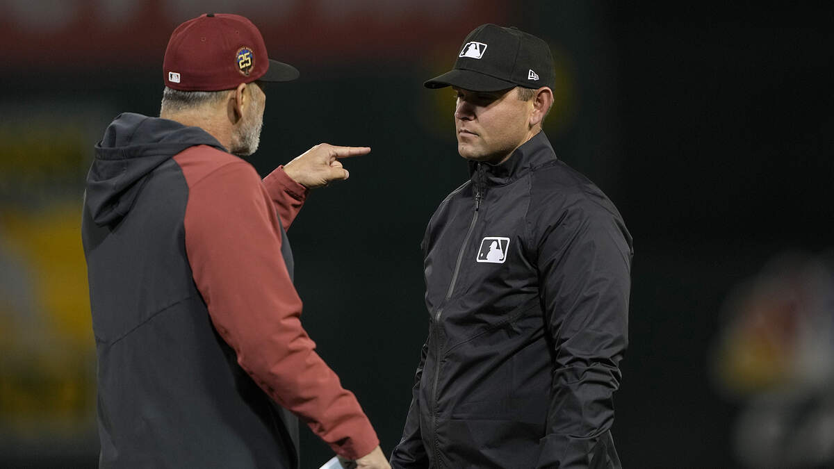 Umpire mocks challenge on hot mic that ultimately gets changed