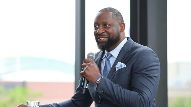 New Bucks Coach Adrian Griffin One-On-One with Hunter