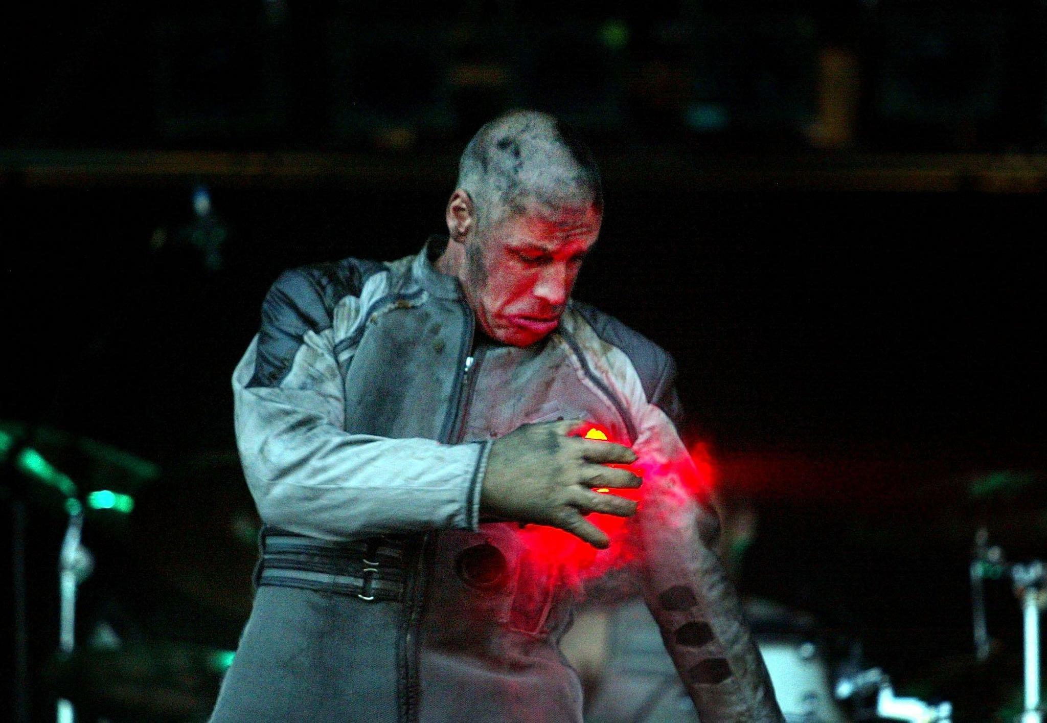 Till lindemann altes fleisch. Тилль Линдеманн 2002. Till Lindemann 2022. Тилль Линдеманн в Берлине. Линдеманн 2021.