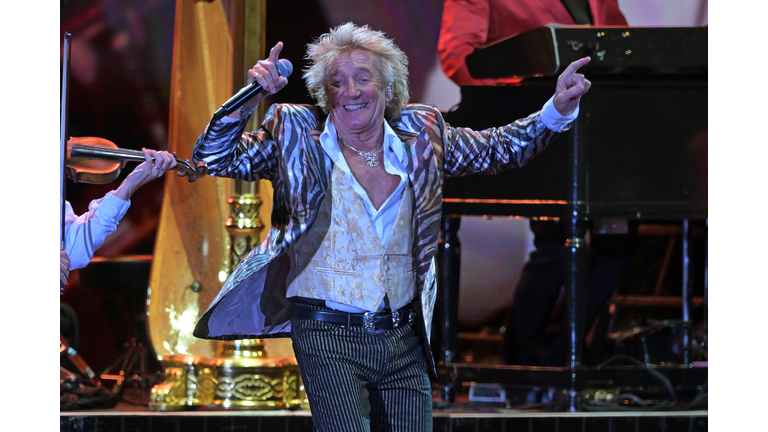 Rod Stewart & Cyndi Lauper Perform In Napier