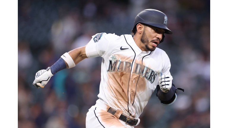 Gilbert wins 10th, surging Mariners sweep sliding Padres