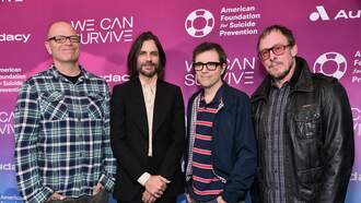 Weezer Bring 'Buddy Holly' TikToker On Stage