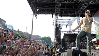 Bailey Zimmerman Joins Nickelback for "Rockstar" 