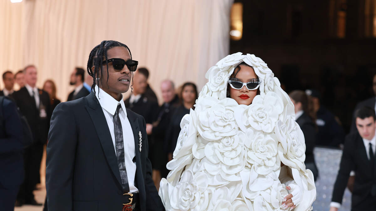 AAP Rocky & Rihanna Look Stunning at Louis Vuitton Fashion Show WiLD