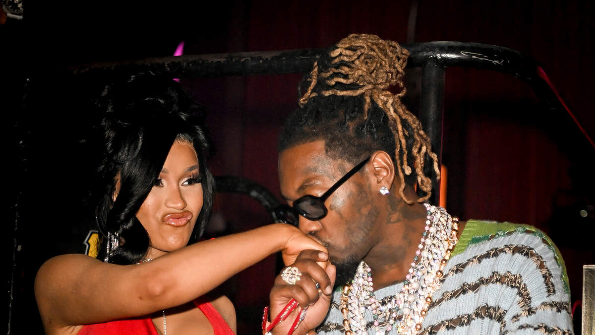 Offset Accuses Cardi B Of Cheating & She Responds With Vm! 