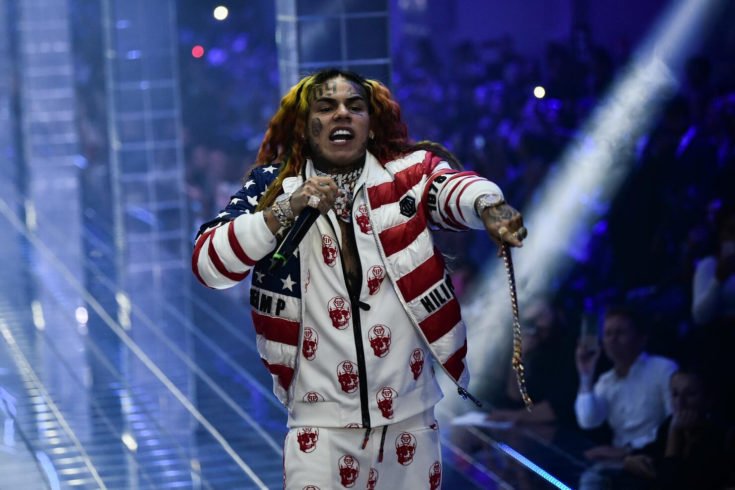 Dicen que Tekashi soltó una foto íntima de Yailín sin querer... queriendo |  iHeart