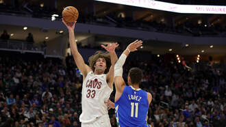 Robin Lopez back with Bucks on 1-year deal