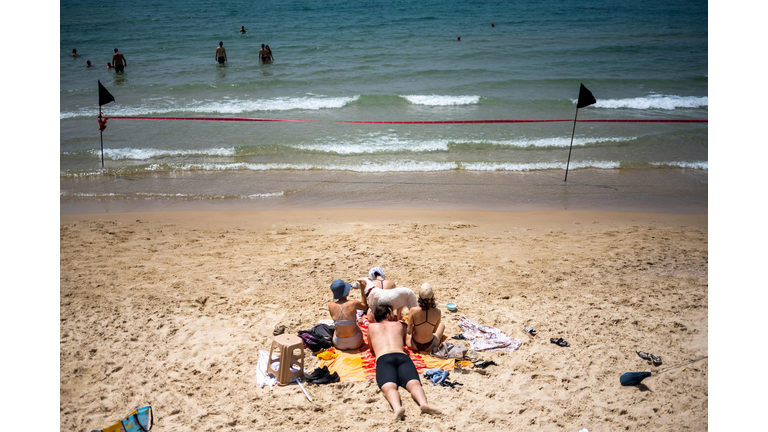 ISRAEL-LIFESTYLE-BEACH