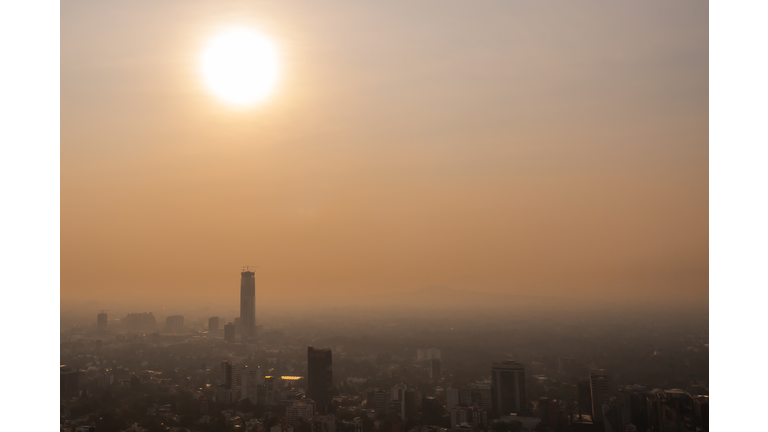 Mexico City Imposes Restrictions To Cars Due to High Level of Air Pollution