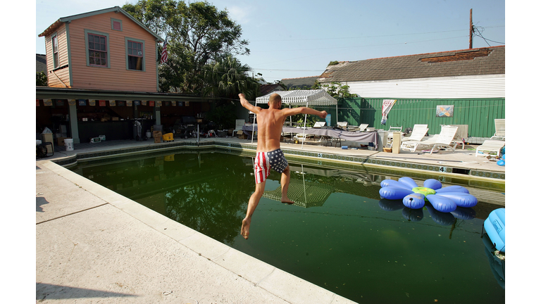 Band of Holdouts Vow to Stay in New Orleans