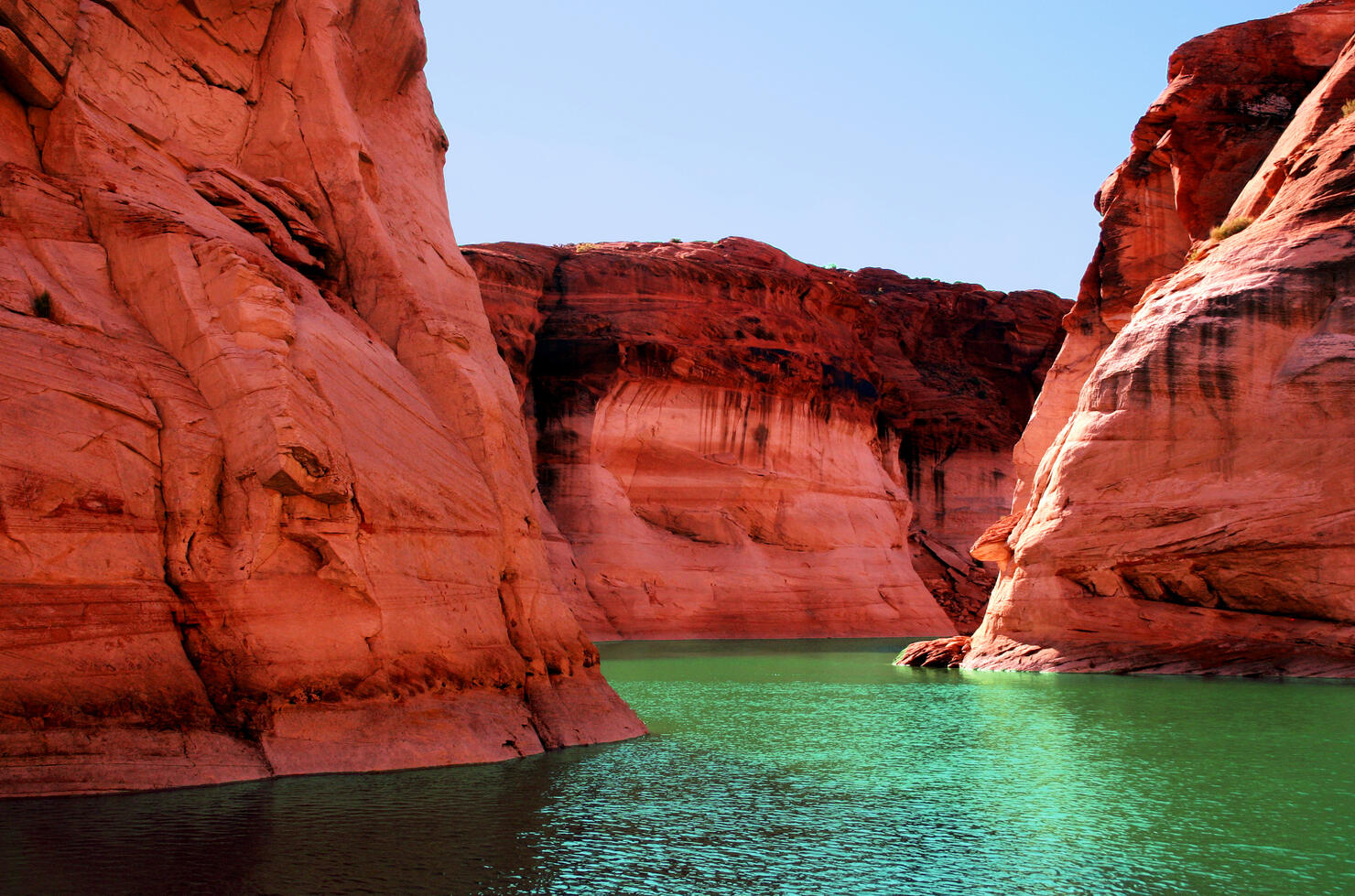 Man Dies After Jumping Off 50-Foot Cliff Above Lake Powell | iHeart