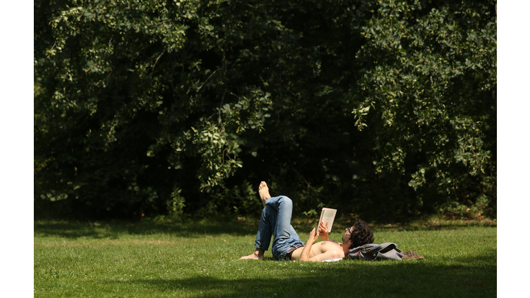 Hot Weather Persists In Berlin