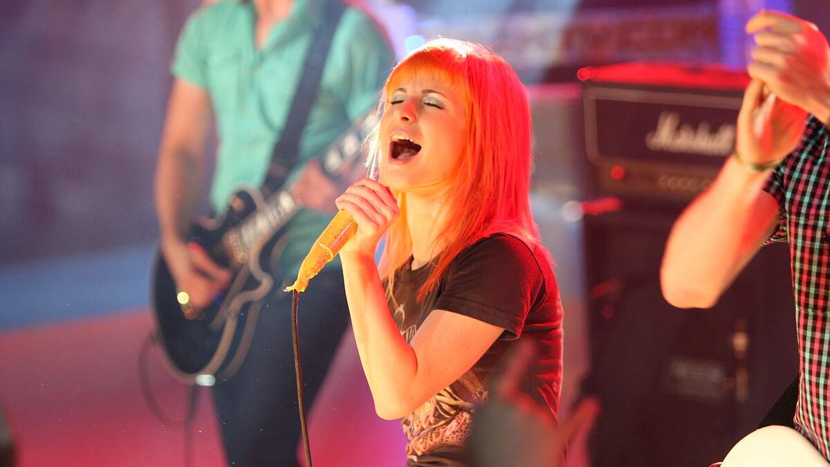 Hayley Williams Slams 'Internet Bros' Criticizing Postponed Shows