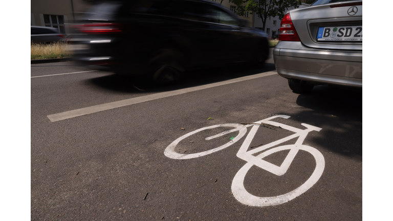 New Berlin City Government Puts Temporary Halt On New Bicycle Lanes